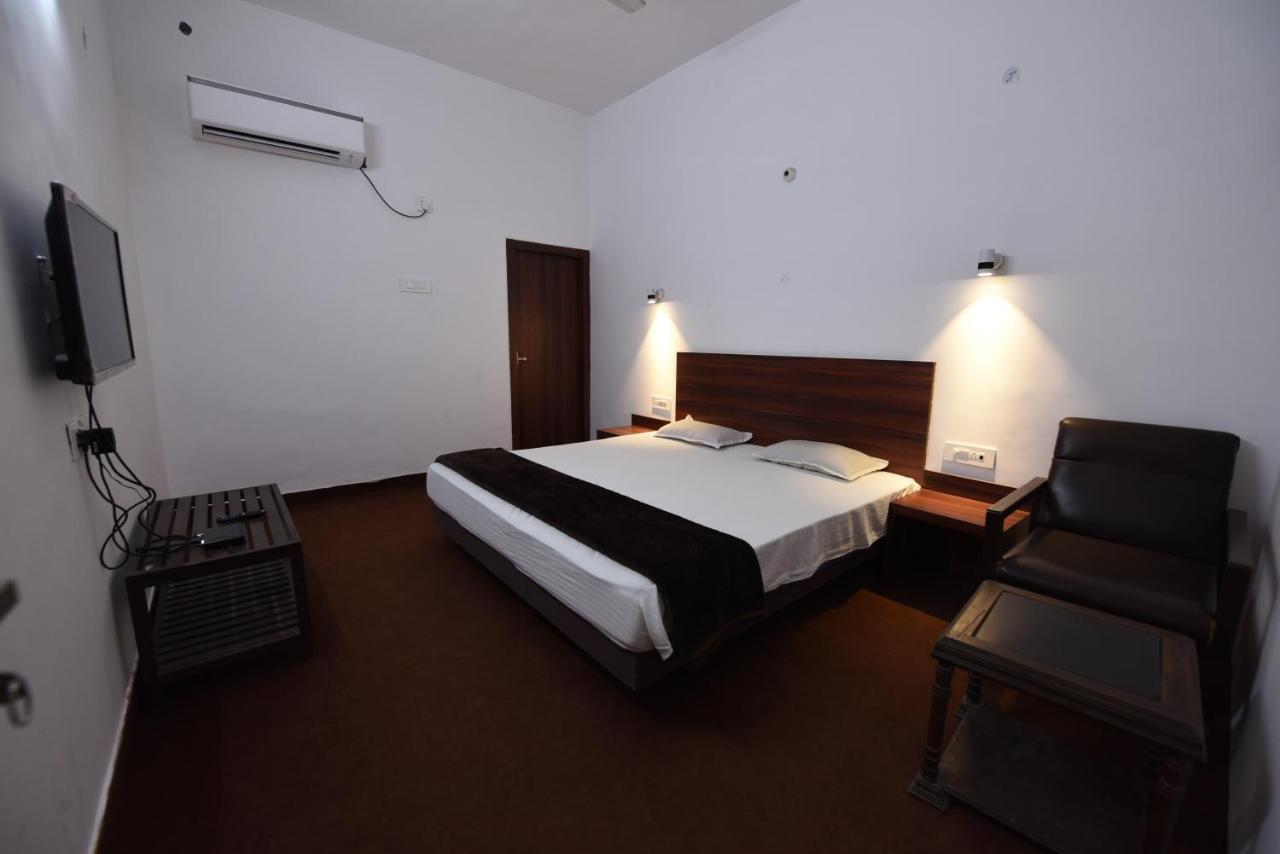 Hotel Mayur Gorakhpur Bagian luar foto